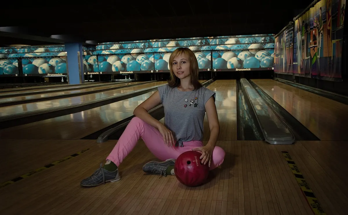 House Ball vs. Custom Bowling Ball: Which Should Beginners Buy First?